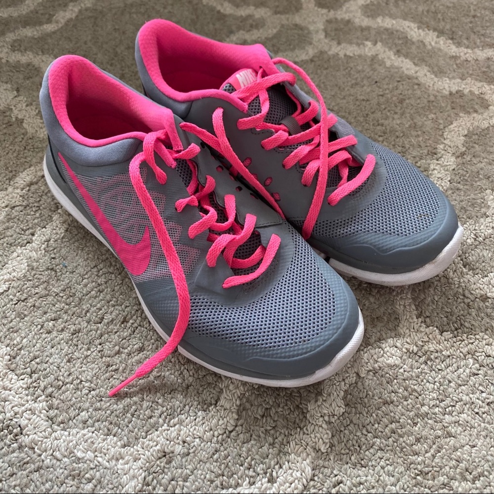 Women’s Nike sneakers